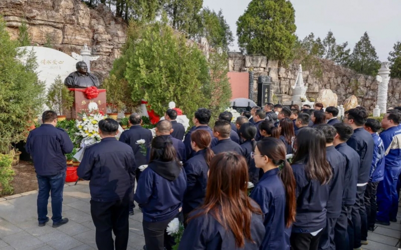 青松依舊 精神長存 榮程集團(tuán)干部職工深切緬懷張祥青董事長